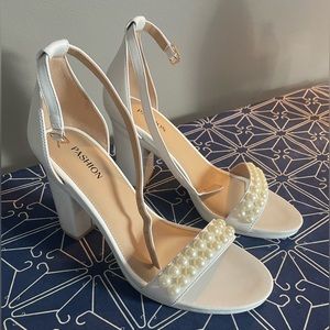 The Pashionista - White Leather + Block Heel Kit 4 White × 1 (added pearls)
